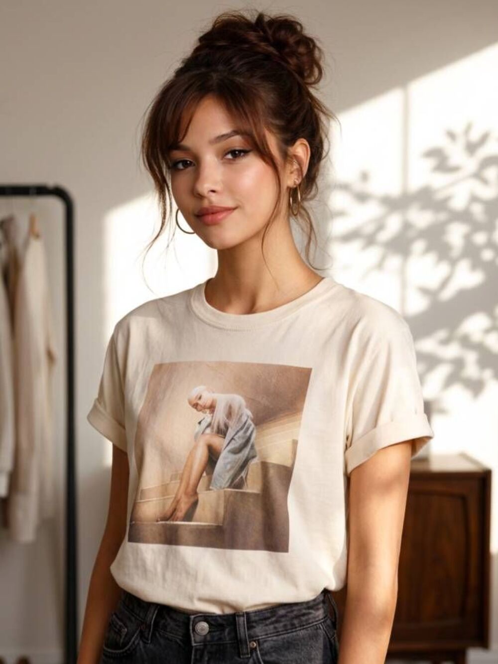 💜Adiana Grande H&M Cream Graphic Cuffed Short Sleeve Top Large